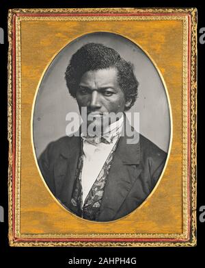 Samuel J. Miller. Frederick Douglass. 1847-1852. United States. Daguerréotype en 1839 Louis-Jacques-Mandé Daguerre a annoncé la perfection du daguerréotype, un processus photographique qui employaient un cuivre plaqué argent sensibles à la lumière. Ce nouveau processus artistique a été célébrée pour ses remarquablement des détails nets et salué comme un "art" démocratique qui a porté l'art du portrait dans REACH pour les masses. En quelques années, des milliers d'daguerrean portrait studios ont vu le jour dans tous les États-Unis, parmi eux celui que Samuel J. Miller administré à Akron, Ohio. Bien que la plupart des likenes Banque D'Images