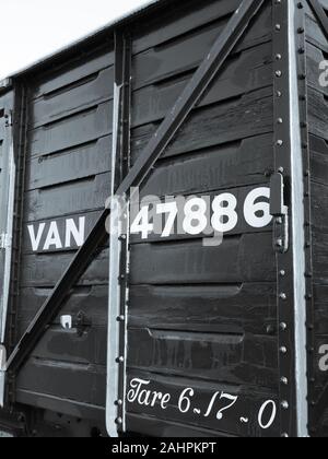 Paysage en noir et blanc, fruits de fer Van 47886, Didcot Railway Centre, Oxfordshire, England, UK, FR. Banque D'Images