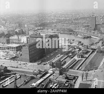 Le port de Rotterdam Date 22 avril 1964 Lieu Rotterdam, Hollande-du-Sud Banque D'Images