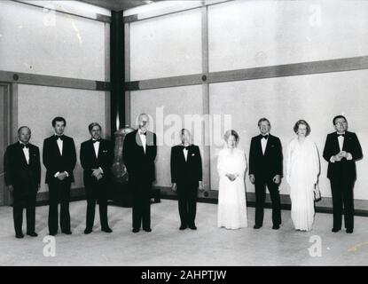 Juin 06, 1979 - Tokyo, Japon - un tribunal banquet était donné pour le Sommet de Tokyo Membres de l'Impérial Palace. Photo montre (de gauche à droite) Le Premier Ministre japonais MASAYOSHI OHIRA, le premier ministre du Canada, Joe CLARK, chancelier fédéral allemand Helmut Schmidt, président français Valéry Giscard d'ESTAING, l'empereur japonais HIROHITO et à l'Impératrice LA PRINCESSE NAGAKO KUNI, Président des Etats-Unis, Jimmy Carter, le Premier ministre britannique Margaret Thatcher et le Premier ministre italien Giulio Andreotti. (Crédit Image : © Keystone Press Agency/Keystone USA par ZUMAPRESS.com) Banque D'Images