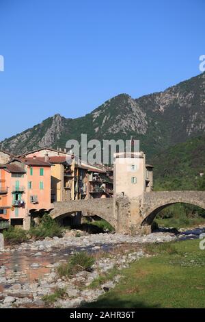 Le Village de Sospel, Vieille Ville, pont à péage, rivière, vallée de la Roya Bevera, Alpes-Maritimes, Côte d'Azur, Provence, France, Europe Banque D'Images