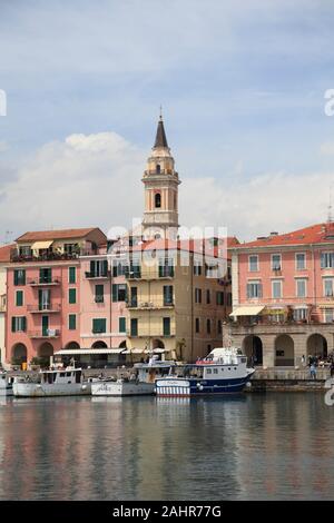 Port, Oneglia, Imperia, Ligurie, Riviera Italienne, Italie, Europe Banque D'Images