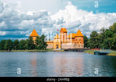 L'île de Trakai Castle et le lac à l'été en Lituanie Banque D'Images