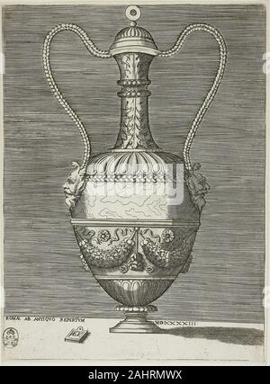 Enea Vico. Vase avec deux masques grotesques, six de la plaque d'une série de vases dessiné après l'Antique. 1543. L'Italie. Gravure en noir sur papier vergé ivoire Banque D'Images