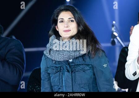 Rome, Italie. 31 Dec, 2019. Virginie maire Raggi parle pendant les fêtes de fin d'année au Cirque Maximus de Rome. Credit : SOPA/Alamy Images Limited Live News Banque D'Images