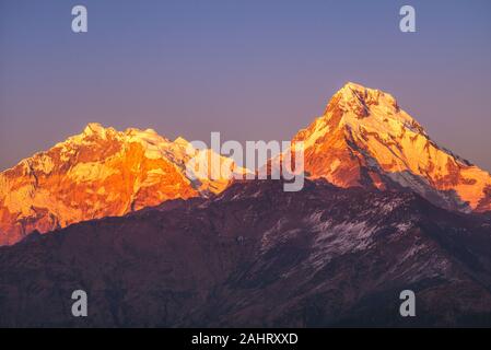 Paysages du Massif de l'Annapurna au Népal au crépuscule Banque D'Images