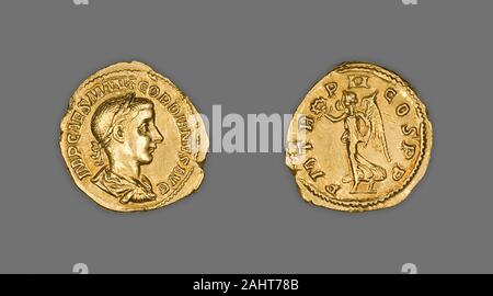 Ancienne cité romaine. Aureus (Coin) représentant l'Empereur Gordian III. 239 AD. Rome. Avers d'or Buste de Gordian droit, Nobel, vêtu d'une cuirasse et paludamentumReverse promenades la victoire à gauche, couronne en main droite, branche de palmier sur l'épaule gauche Banque D'Images