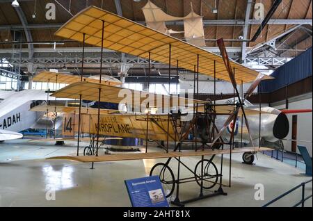 Roe triplan de 1 réplique d'un avion 1908, au Musée des sciences et de l'industrie, MOSI, Manchester, UK Banque D'Images