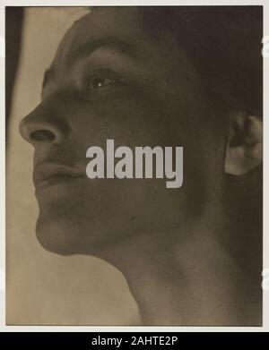 Alfred Stieglitz. Georgia O'Keeffe. 1922. United States. Pour plus d'impression de palladium sur la collection Alfred Stieglitz à l'Art Institute, ainsi que des informations sur l'objet en profondeur, veuillez visiter le site internet la collection Alfred Stieglitz. Banque D'Images