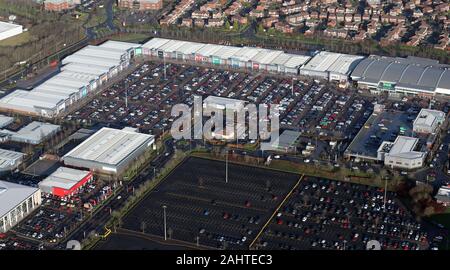 Vue aérienne d'une occupé Middlebrook Retail & Leisure Park, Horwich, Bolton, Lancashire, UK Banque D'Images