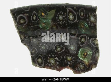 Ancienne cité romaine. Fragment d'une tasse. 100 BC-AD 100. L'Empire romain. Une technique de mosaïque de verre, Banque D'Images