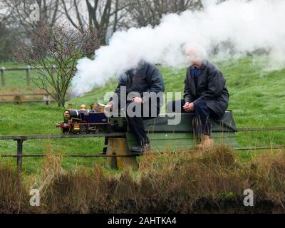 Sheerness, Kent, UK. 1er janvier 2020. L'ingénierie et le modèle Miniature Sheppey Society a organisé un jour de l'an s'exécuter sur leur piste à Barton's Point, Sheerness, Kent aujourd'hui. Credit : James Bell/Alamy Live News Banque D'Images