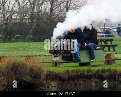 Sheerness, Kent, UK. 1er janvier 2020. L'ingénierie et le modèle Miniature Sheppey Society a organisé un jour de l'an s'exécuter sur leur piste à Barton's Point, Sheerness, Kent aujourd'hui. Credit : James Bell/Alamy Live News Banque D'Images