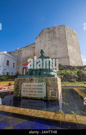 Monument de Guzmán El Bueno à Tarifa village, province de Cadix, Espagne Banque D'Images