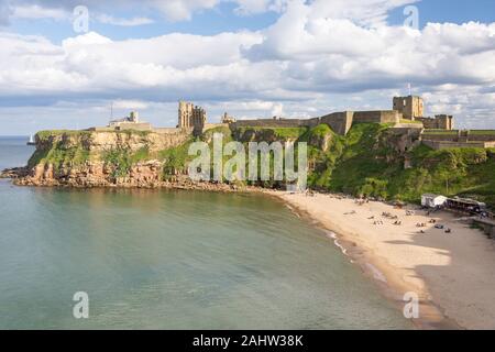 Tynemouth Priory et Château et King Edward's Bay, de Tynemouth, Tyne et Wear, Angleterre, Royaume-Uni Banque D'Images