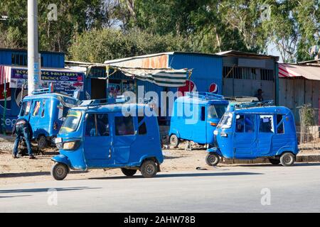 L'ÉTHIOPIE, Mekelle, Tuk-Tuks, les taxis à trois roues, importés de l'Inde et a appelé en Ethiopiaj Baja, sont très communs. En particulier dans le Mek Banque D'Images