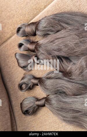 Des extensions de cheveux à être utilisé pour faire des tresses Banque D'Images