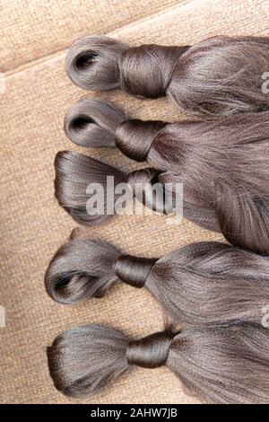 Des extensions de cheveux à être utilisé pour faire des tresses Banque D'Images