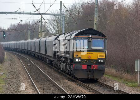 Drax powerstation train remorqué par la biomasse GBRf locomotive électrique diesel de la classe 66. Banque D'Images