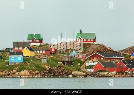 Maisons en bois traditionnel au Groenland (photo d'été) Banque D'Images