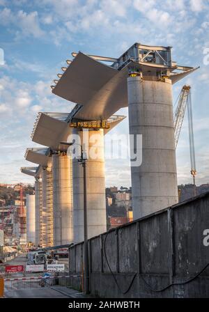 Gênes, Genova, Italie : Construction site où s'est effondré (pont Morandi Polcevera viaduc). Nouveau pont conçu par Renzo Piano Banque D'Images