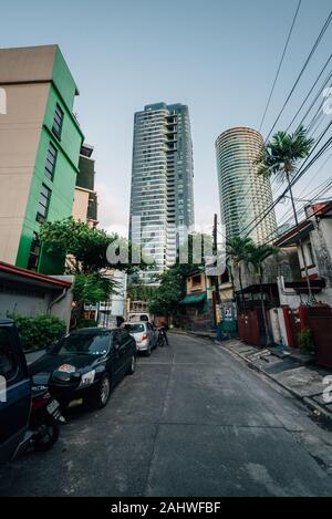 Scène de rue dans la région de Poblacion, Makati, à Manille, Philippines Banque D'Images