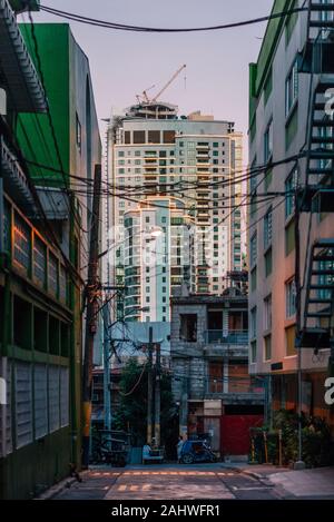 Scène de rue dans la région de Poblacion, Makati, à Manille, Philippines Banque D'Images