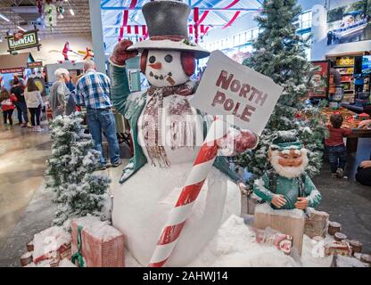 Décorations de Noël dans un magasin de détail. Banque D'Images