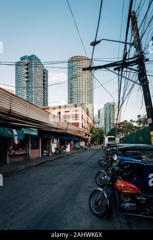 Scène de rue dans la région de Poblacion, Makati, à Manille, Philippines Banque D'Images