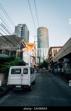 Scène de rue dans la région de Poblacion, Makati, à Manille, Philippines Banque D'Images