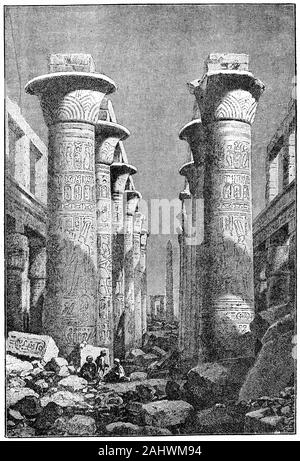 Gravure de colonnes dans le complexe du temple de Karnak, communément connu sous le nom de Karnak, un vaste ensemble de temples cariées, chapelles, pylônes, et autres bâtiments près de Louxor, en Egypte. La construction du complexe a commencé pendant le règne de Sésostris I dans l'Empire du Milieu et a continué dans la période ptolémaïque, bien que la plupart des bâtiments datent du Nouvel Empire. Banque D'Images