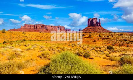 La formation de grès rouges imposantes de West Mitten Butte dans la Nation Navajo's Monument Valley Navajo Tribal Park paysage désertique sur AZ- frontière UT Banque D'Images