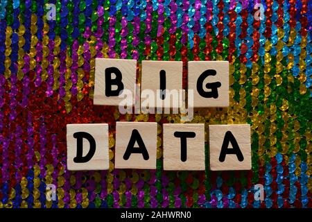 Big Data, mots sur un fond de couleur Banque D'Images