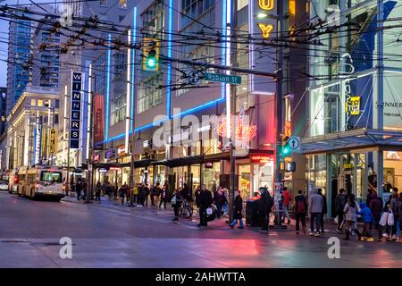 Le centre-ville de Vancouver la nuit, Colombie-Britannique, Canada Banque D'Images