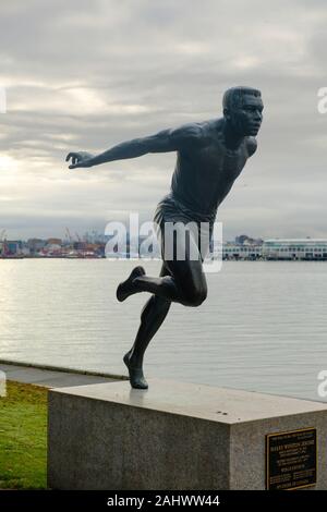 Statue de piste olympique et domaine runner Harry Winston Jerome (1940-1982), British Columbia's athlète du siècle 1871-1971, dans le parc Stanley, Vanco Banque D'Images