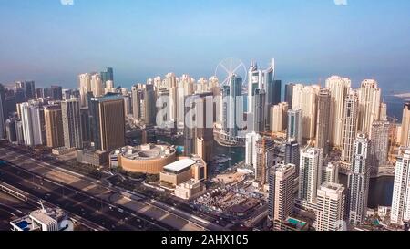 Vue panoramique de Dubaï, du centre-ville de l'architecture. Aerial cityscape with skyscrapers Banque D'Images