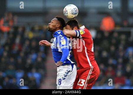 Oldham, UK. 06Th Jan, 2020. OLDHAM, ANGLETERRE - 1 janvier l'EFL Jean Louis Akpa Akpro de Oldham Athletic et Rory McArdle au cours de la Sky Bet League match 2 entre et Oldham Athletic Scunthorpe United à Boundary Park, Oldham le mercredi 1er janvier 2020. (Crédit : Eddie Garvey | MI News) photographie peut uniquement être utilisé pour les journaux et/ou magazines fins éditoriales, licence requise pour l'usage commercial Crédit : MI News & Sport /Alamy Live News Banque D'Images