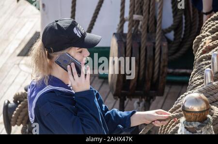 Las Palmas, Gran Canaria, Îles Canaries, Espagne. 1er janvier 2019. Des marins russes à bord le plus grand grand navire de formation, STS Sedov, comme il rend visite à Las Palmas sur son tour du monde. Credit : Alan Dawson/Alamy Live News Banque D'Images