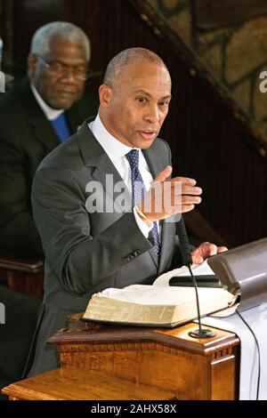 Charleston, États-Unis. 01 janvier, 2020. La présidence démocratique Gov. Deval Patrick du Massachusetts, à l'historique des adresses paroissiens mère Emanuel AME Janvier 1, 2020 à Charleston, Caroline du Sud. Le service a célébré la Journée de l'émancipation, à l'occasion de la suppression de l'esclavage aux États-Unis. Crédit : Richard Ellis/Alamy Live News Banque D'Images