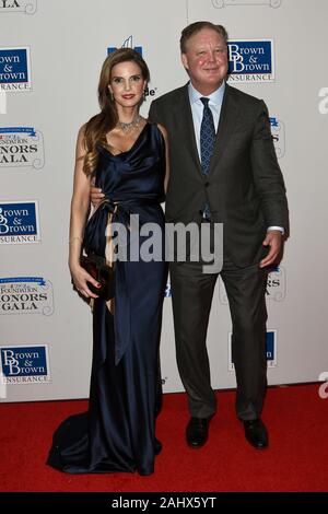 NEW YORK, LE 27 SEPT : PDG & Président de la NASCAR, Brian France (R) & épouse Amy assister 2016 NASCAR Foundation gala rend hommage au Marriott Marquis sur Sept 27, 2016. Banque D'Images