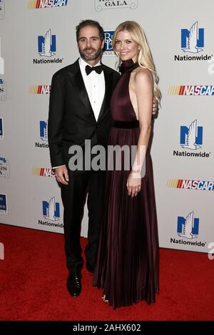 NEW YORK - 27 SEPT : Jimmie Johnson (L) et femme Chandra Janway assister à la fondation de NASCAR 2016 Gala rend hommage au Marriott Marquis le 27 septembre 2016. Banque D'Images