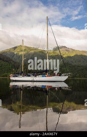 Ketch 'Ocean Light II' à Khutzeymateen Inlet Conservancy, côte nord de la Colombie-Britannique Banque D'Images