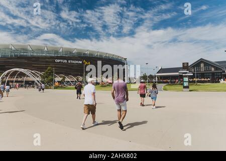 PERTH, AUSTRALIE OCCIDENTALE - Décembre 26th, 2019 : le stade Optus dans la ville de Perth CBD en face de la rivière Swan Banque D'Images