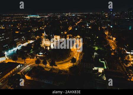 PERTH, AUSTRALIE - Décembre 24th, 2019 : la ville de Perth CBD par nuit d'en haut Banque D'Images