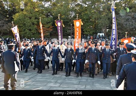 Tokyo, Japon. 09Th Jan, 2020. Sympathisants se réunissent pour célébrer une nouvelle année accueil à la East Plaza, Palais Impérial de Tokyo, Japon, le Jeudi, Janvier 2, 2020. L'Empereur du Japon héritier Naruhito a prononcé son premier discours du Nouvel An sur son intronisation l'an dernier, exprimant sa sympathie aux survivants de catastrophes naturelles récentes et je l'espère, sera une année tranquille sans aucune catastrophe et pour le bonheur pour les gens au Japon et partout dans le monde. Photo par Keizo Mori/UPI UPI : Crédit/Alamy Live News Banque D'Images