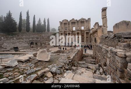 Ephèse, Selcuk Izmir, Turquie. Bibliothèque de Celsus et sculpture dans l'ancienne ville d'Efes. Patrimoine mondial de l'UNESCO Banque D'Images