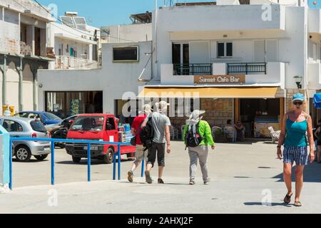 Grèce, Athènes - 31 MAI : Kardamena est une petite ville sur la côte sud de Kos et dispose de tous les ingrédients d'une grande plage de vacances. Dans la rue centrale du marché m Banque D'Images