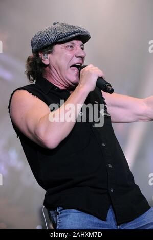 Milano Italie 19/03/2009 : concert Live d'AC/DC au Mediolanum Forum Assago de Brian Johnson,pendant le concert Banque D'Images