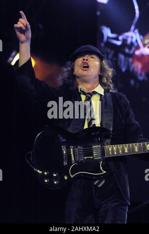 Udine Italie 05/19/2010 : live concert de ACDC au Stadio Friuli,Angus Young lors du concert Banque D'Images