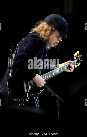 Udine Italie 05/19/2010 : live concert de ACDC au Stadio Friuli,Angus Young lors du concert Banque D'Images